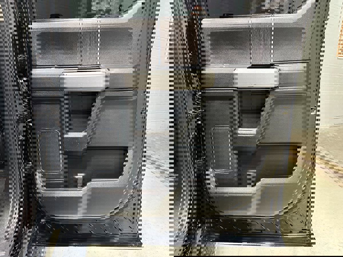 Used 2021 Ford F350 Lariat image 13