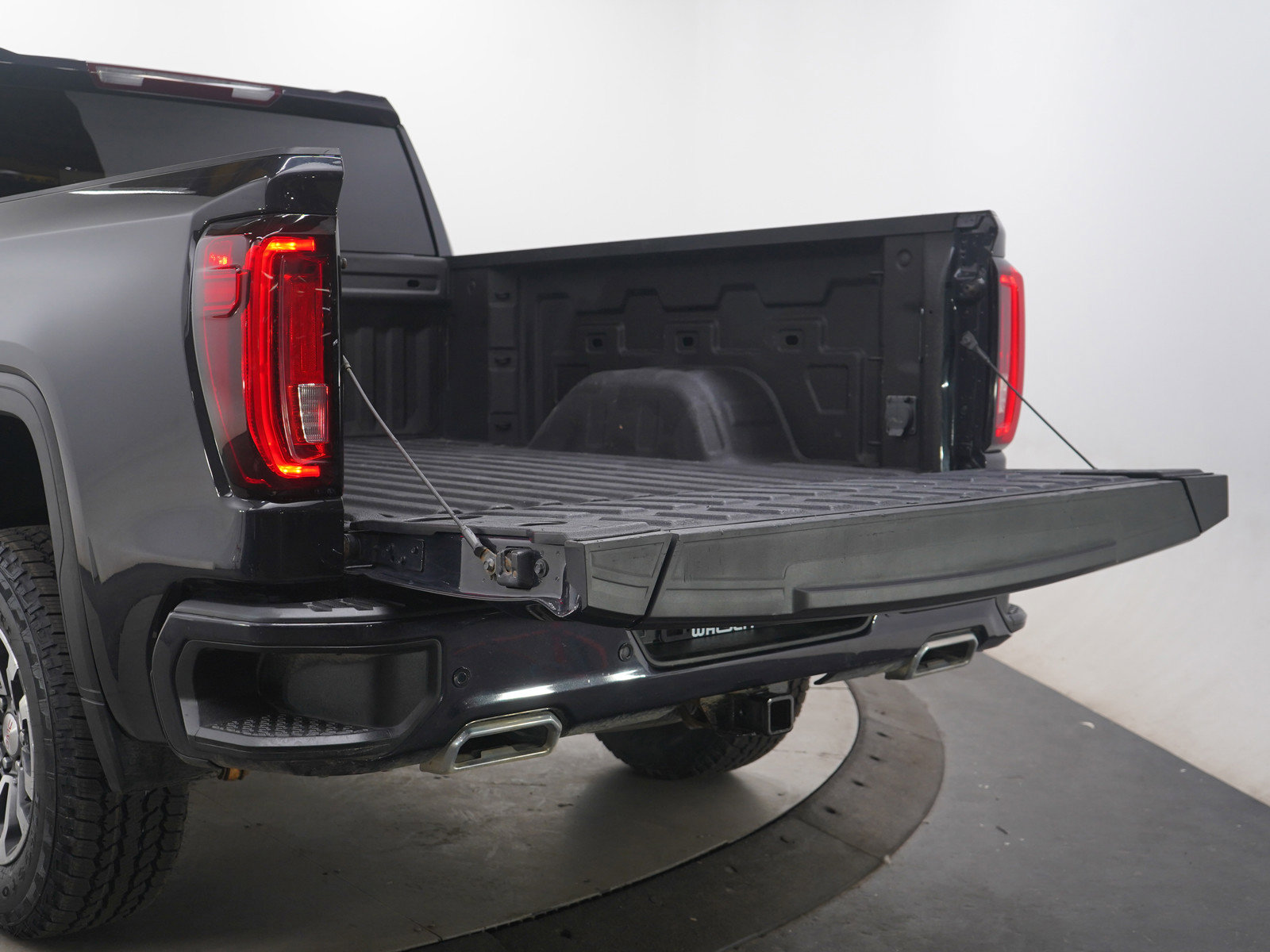 Used 2023 GMC Sierra 1500 AT4 image 9