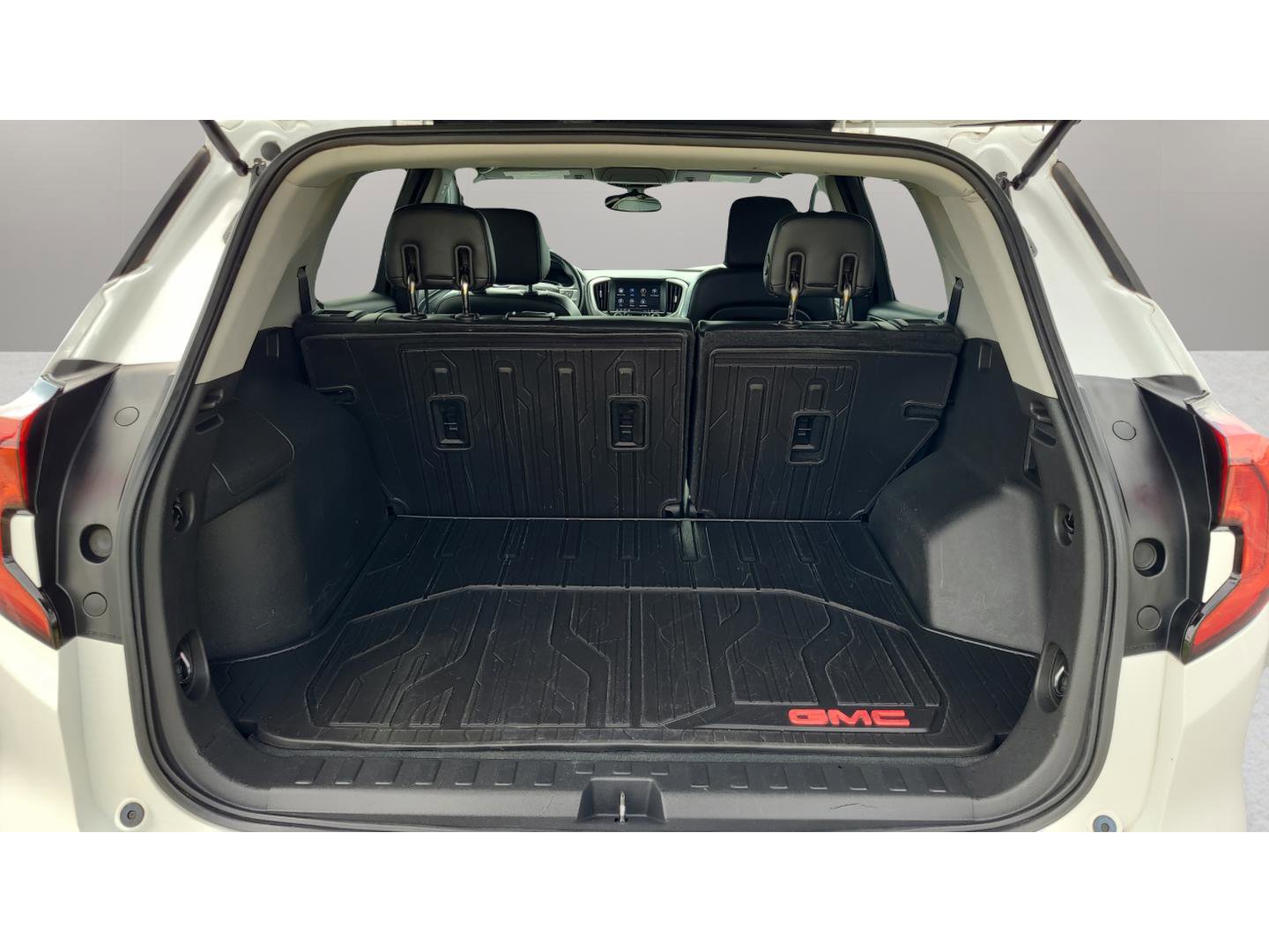 Used 2019 GMC Terrain SLT image 28