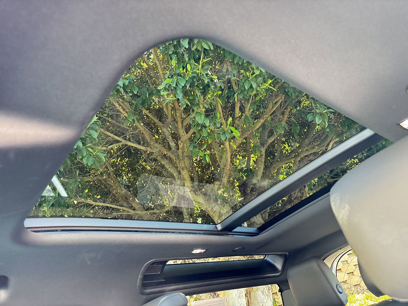 Used 2025 Land Rover Defender 90 S image 15