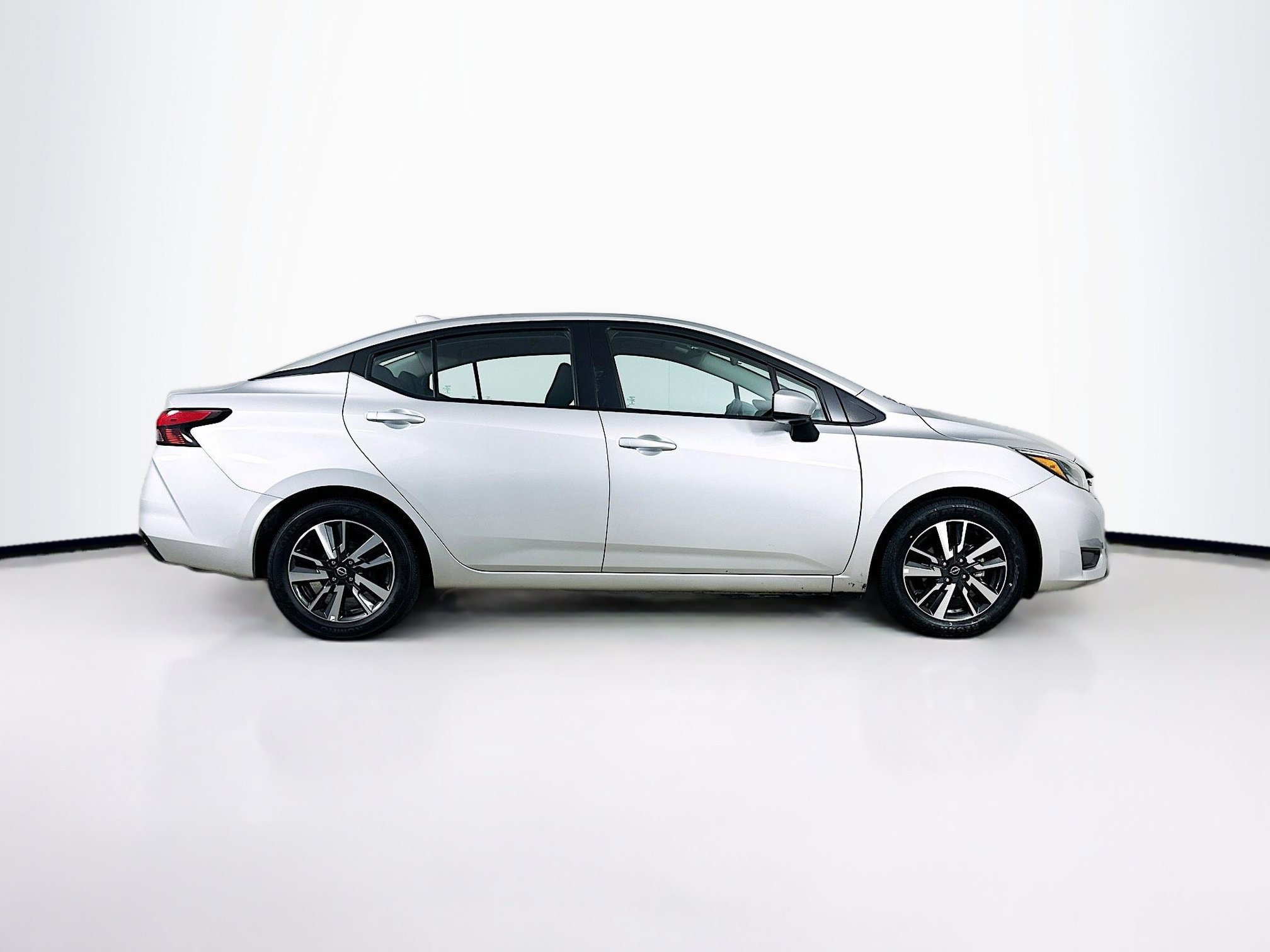 Used 2025 Nissan Versa SV FWD image 10