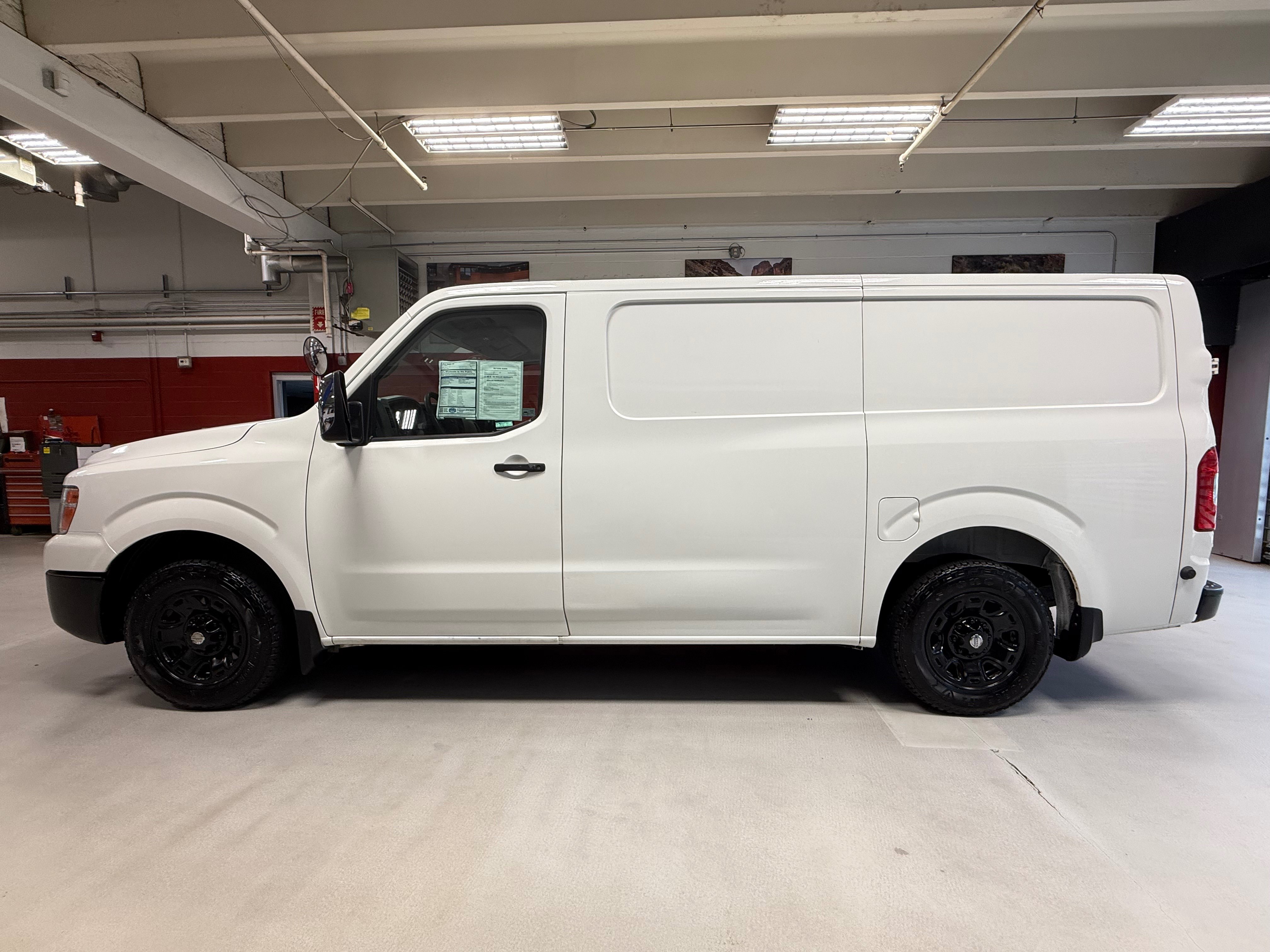 Used 2016 Nissan NV 2500 SV RWD image 2