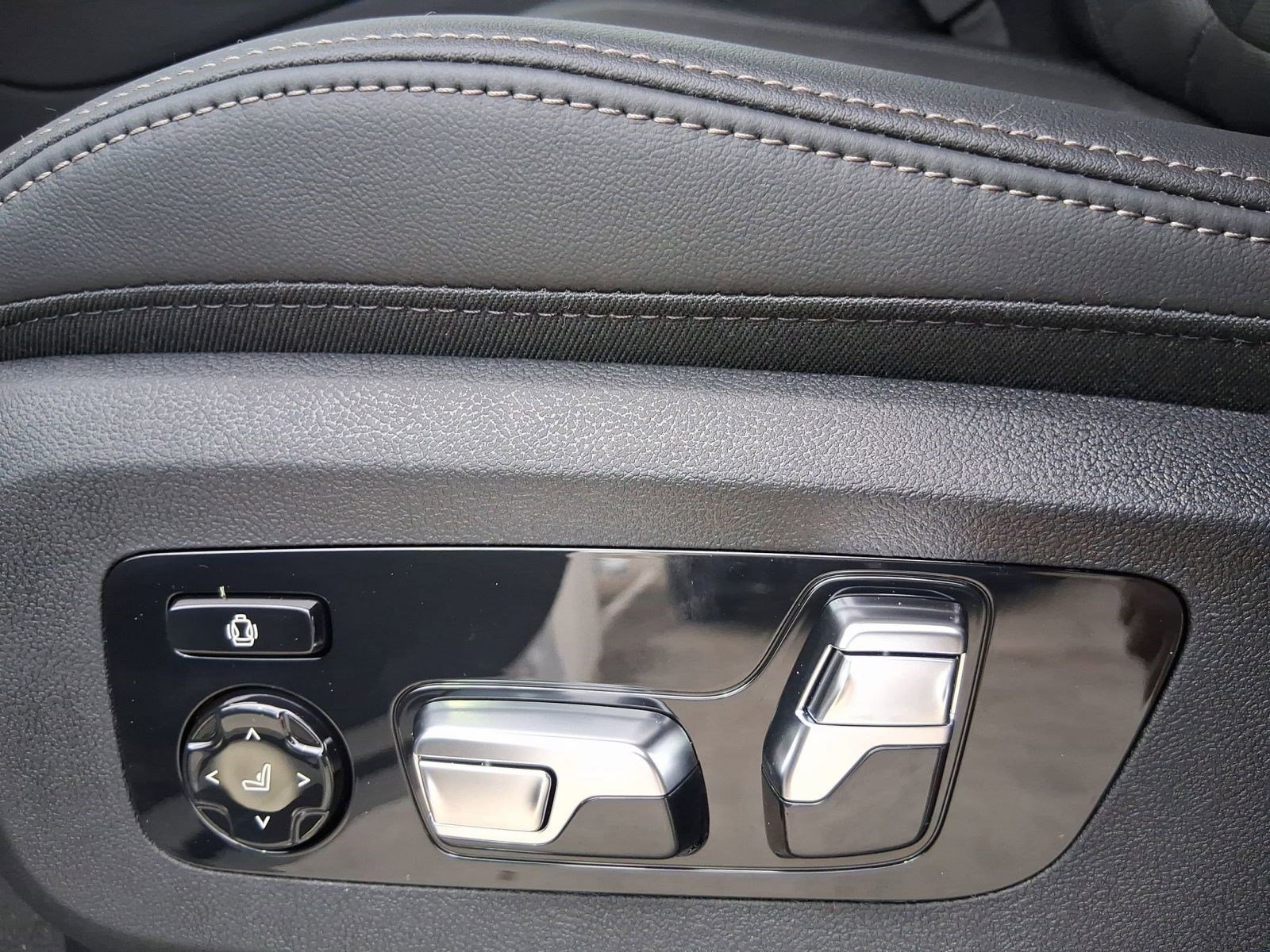 New 2026 BMW X5 xDrive40i w/ M Sport Package image 12