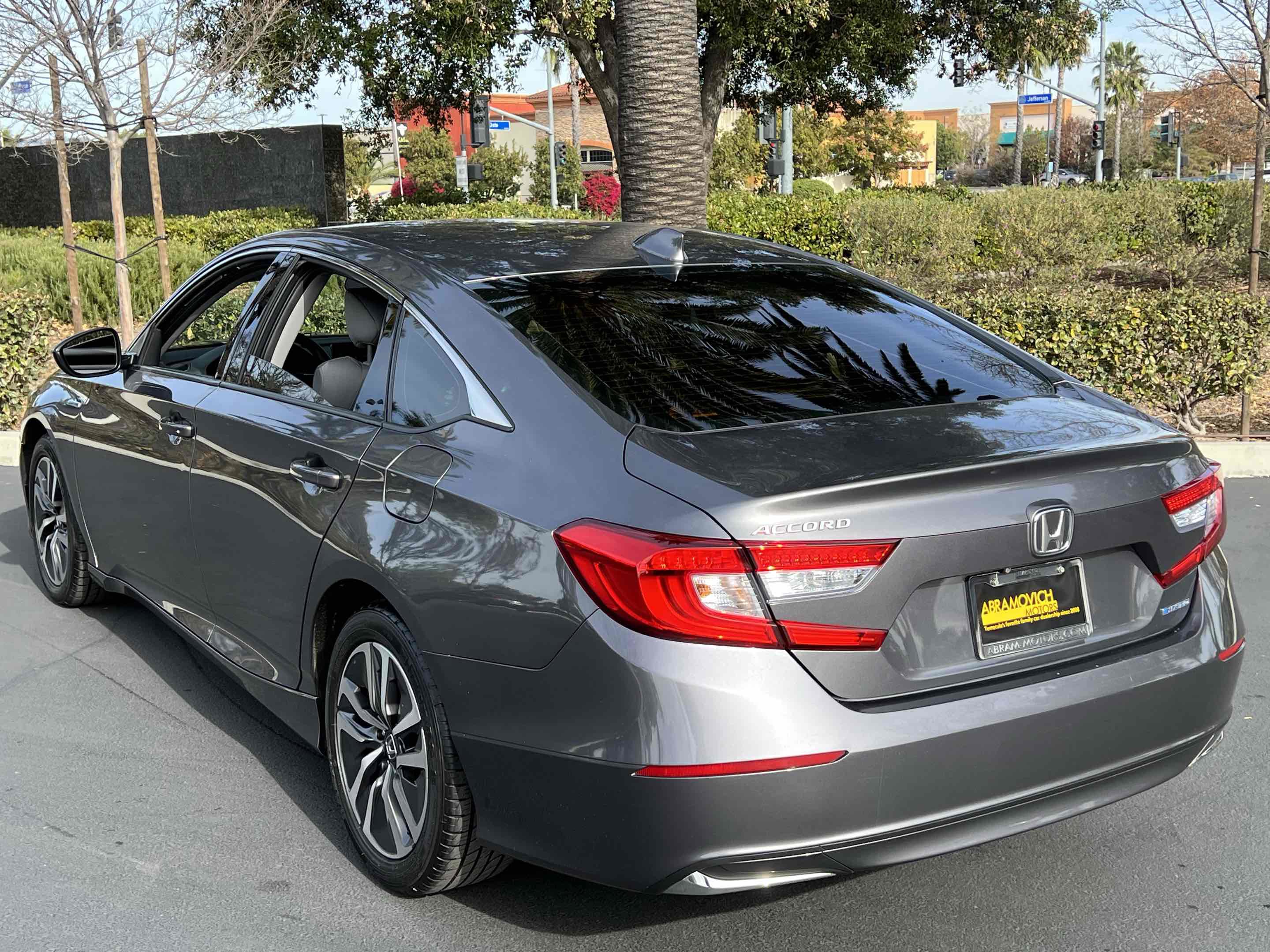 Used 2019 Honda Accord Hybrid image 2