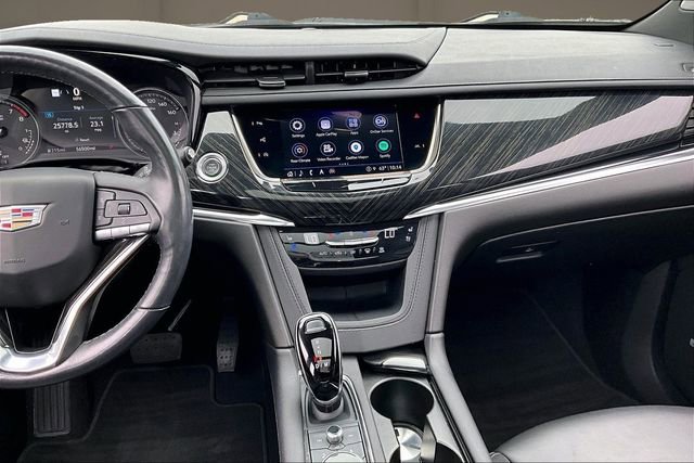 Used 2022 Cadillac XT6 Premium Luxury w/ Technology Package FWD image 6