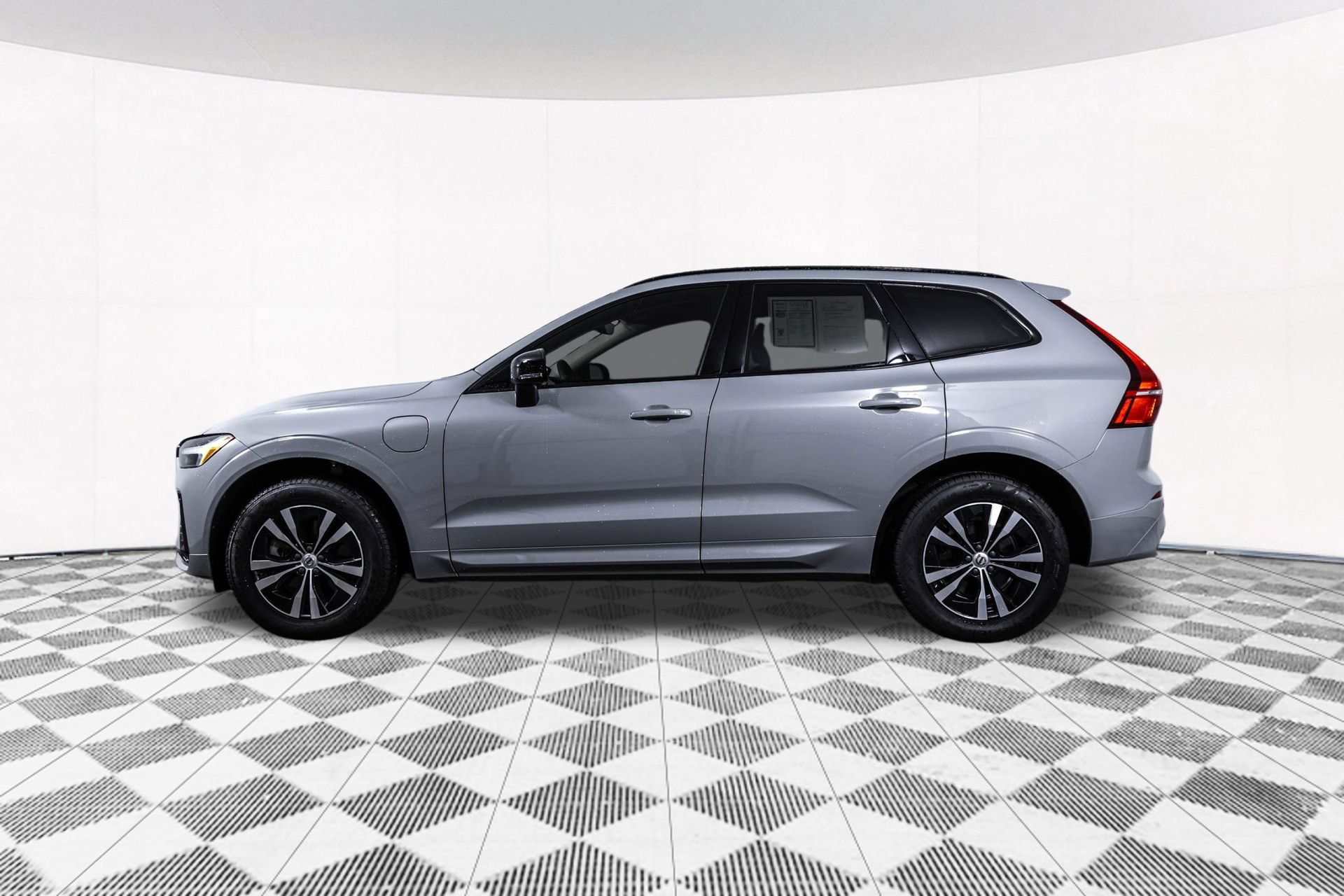 Used 2024 Volvo XC60 T8 Core AWD/4WD image 15