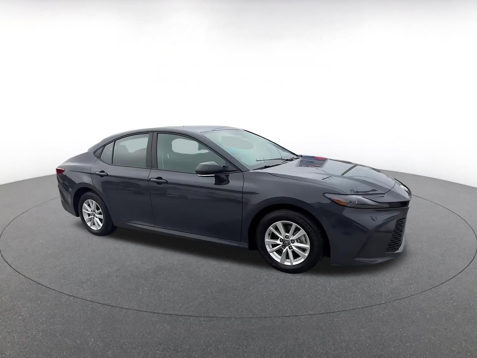 Used 2025 Toyota Camry LE image 2