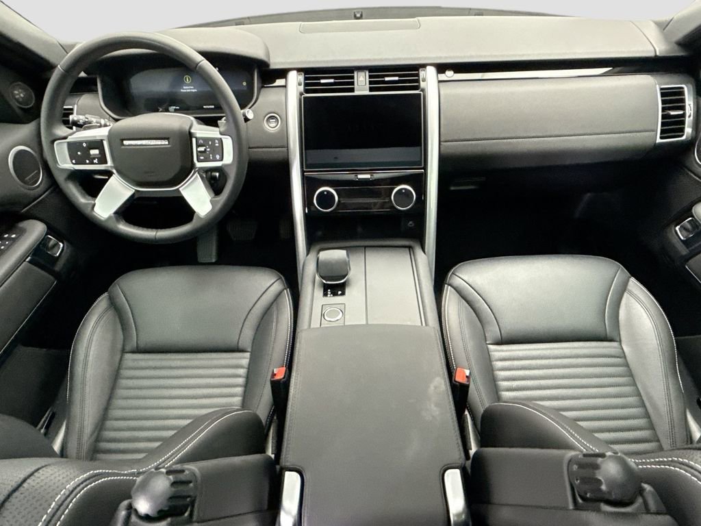 Certified 2025 Land Rover Discovery S image 13