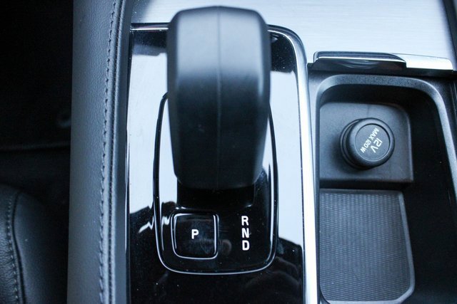 Used 2025 Volvo XC90 B5 Core image 17