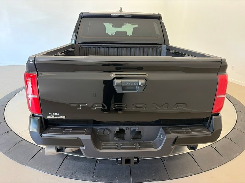 Used 2025 Toyota Tacoma SR5 AWD/4WD image 4