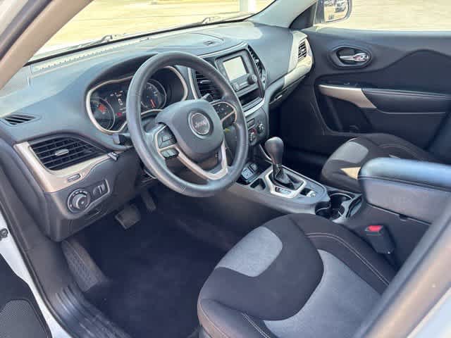 Used 2018 Jeep Cherokee Latitude FWD image 9