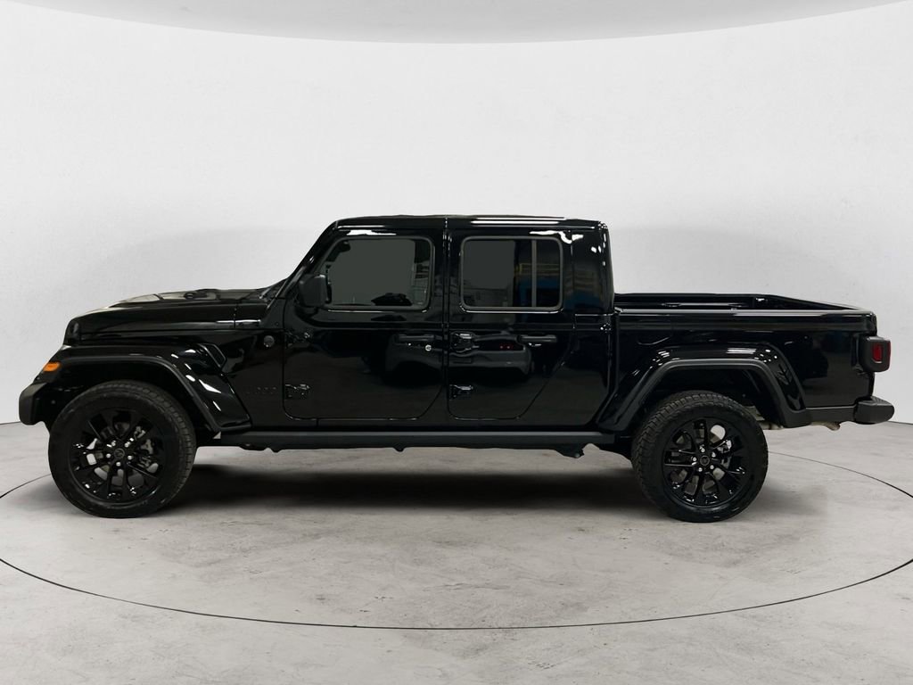 Used 2025 Jeep Gladiator Sport image 2