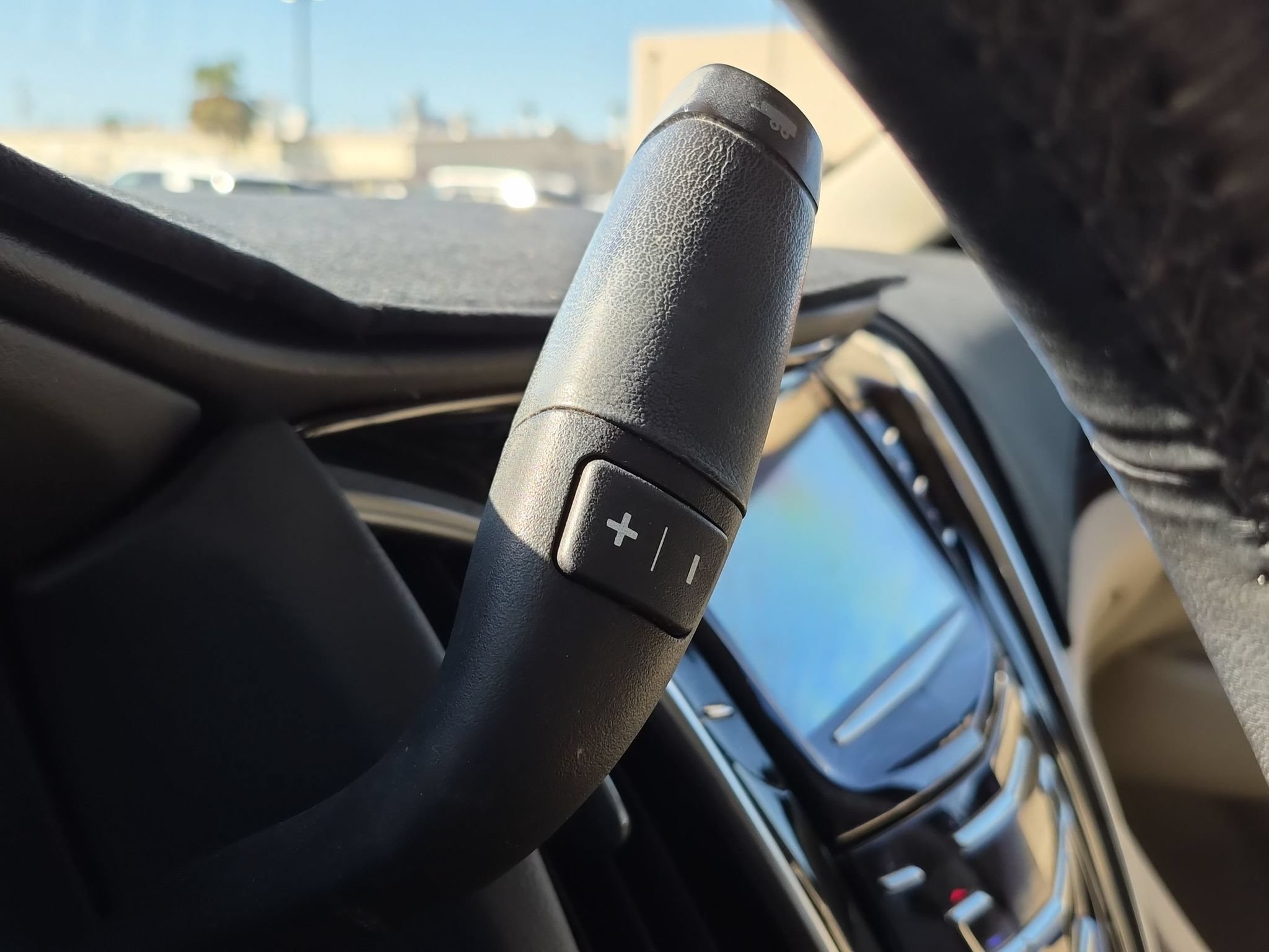 Used 2018 Cadillac Escalade Luxury RWD image 12