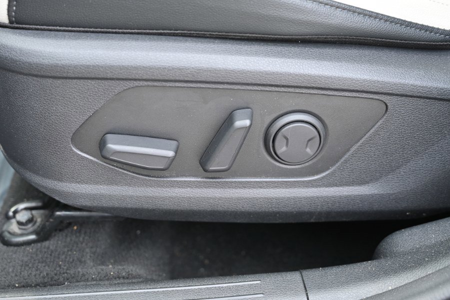 Used 2023 Kia Sportage EX image 18