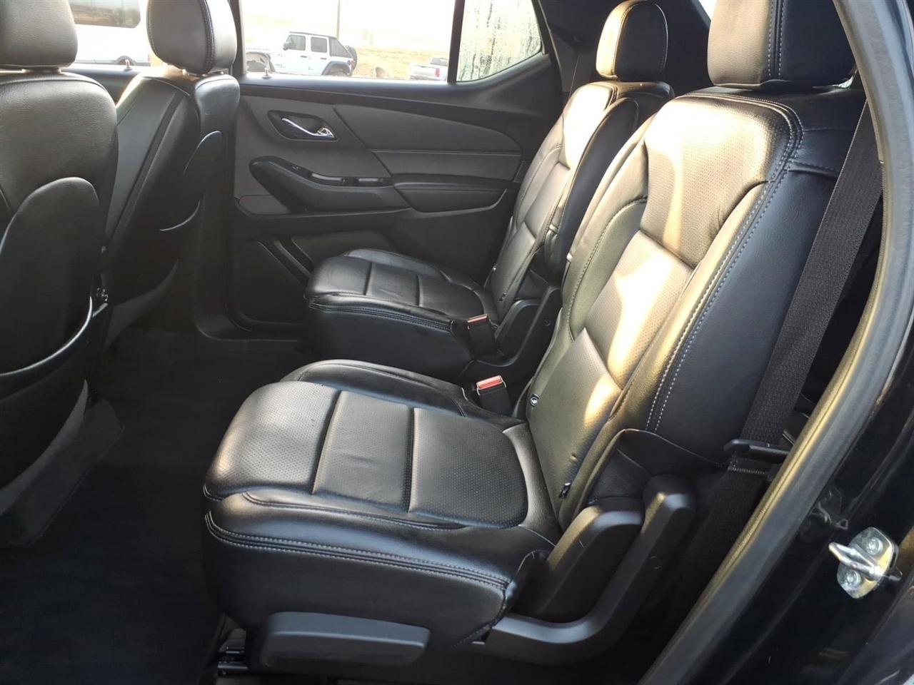 Used 2023 Chevrolet Traverse LT FWD image 8