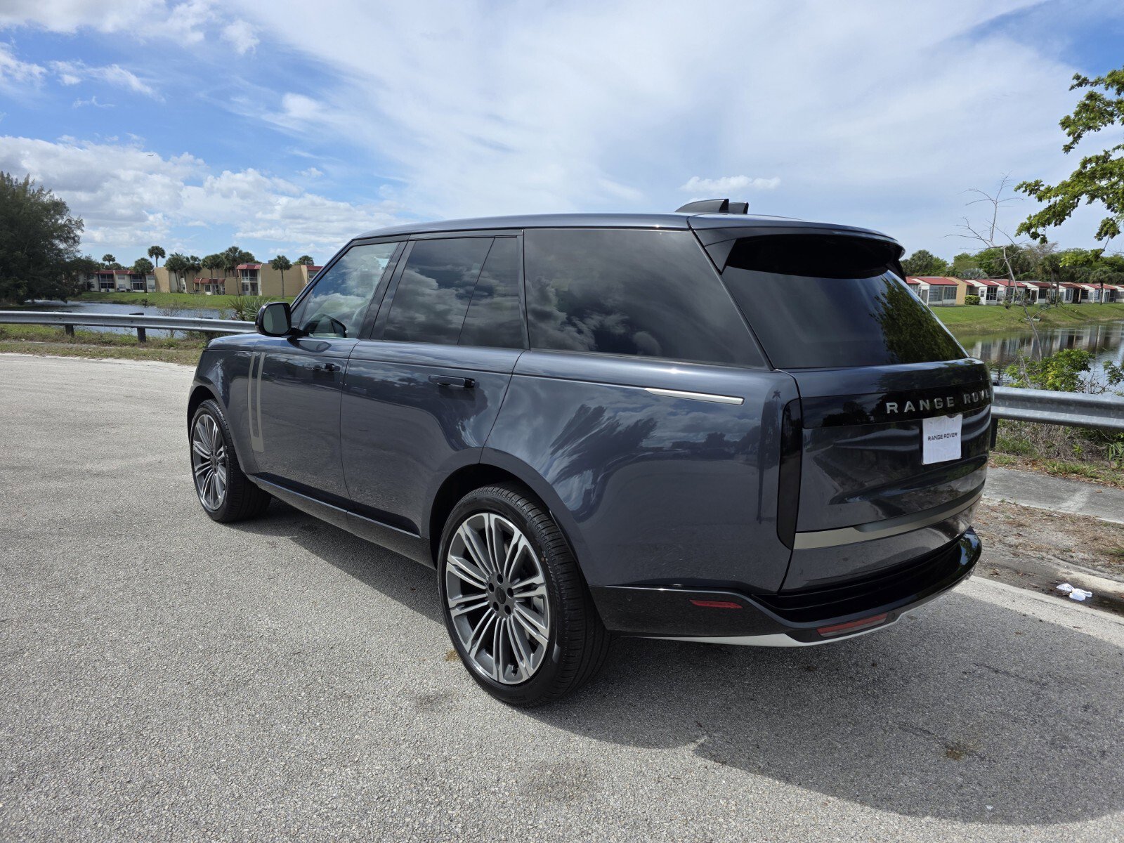 New 2026 Land Rover Range Rover SE video 2