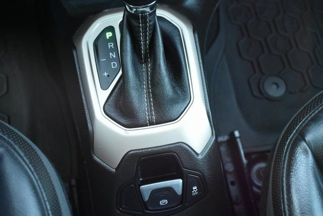 Used 2017 Jeep Renegade Limited image 27