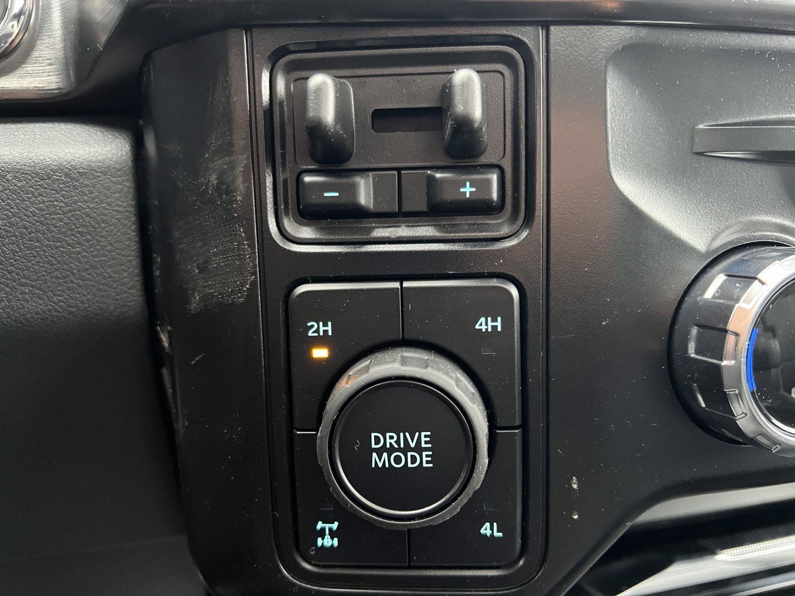 New 2026 Ford F350 Lariat w/ Black Appearance Package image 35