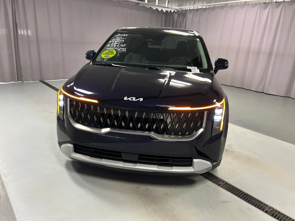 Used 2025 Kia Carnival LXS FWD image 2