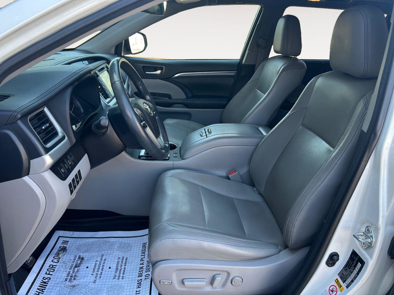 Used 2017 Toyota Highlander Limited Platinum image 9