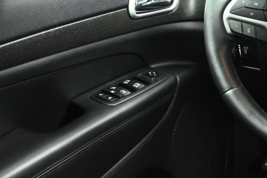 Used 2018 Jeep Grand Cherokee Altitude AWD/4WD image 42
