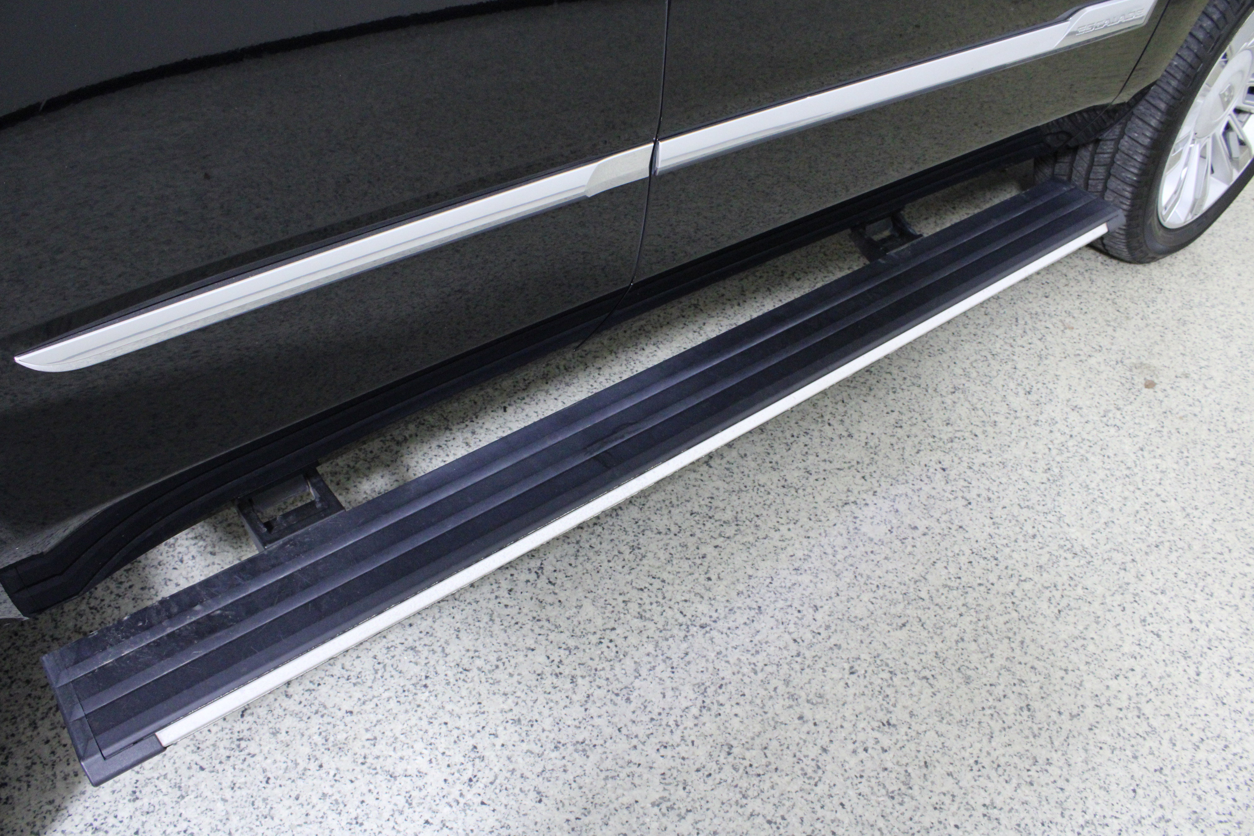 Used 2017 Cadillac Escalade Platinum image 9