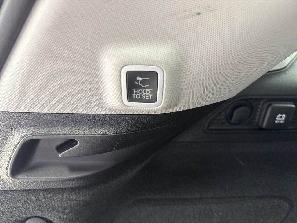 Used 2022 Jeep Grand Cherokee Overland w/ Luxury Tech Group IV image 14