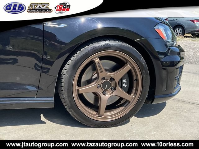 Used 2017 Volkswagen Golf R 4-Door AWD/4WD image 9