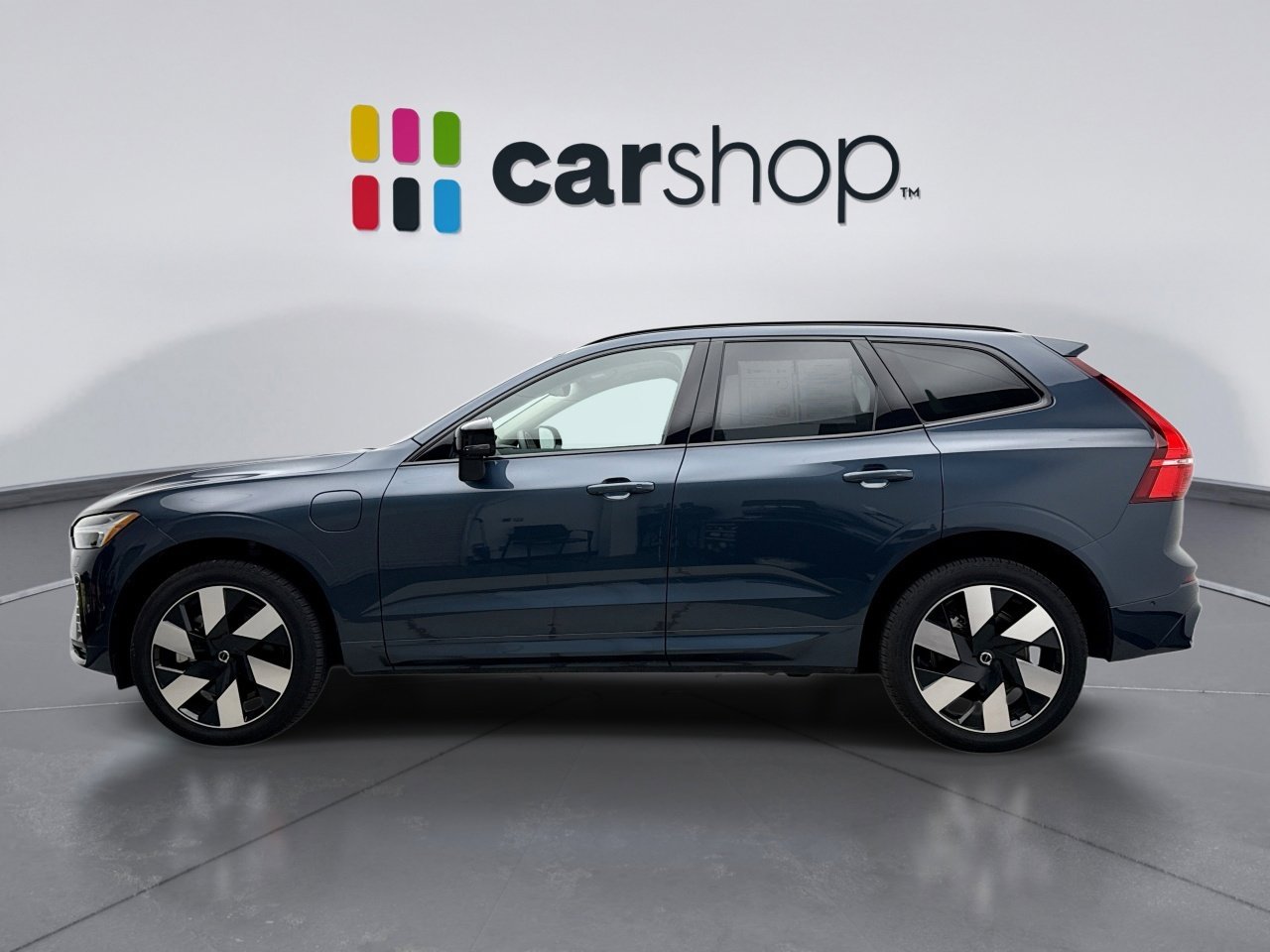 Used 2025 Volvo XC60 T8 Plus w/ Climate Package image 2