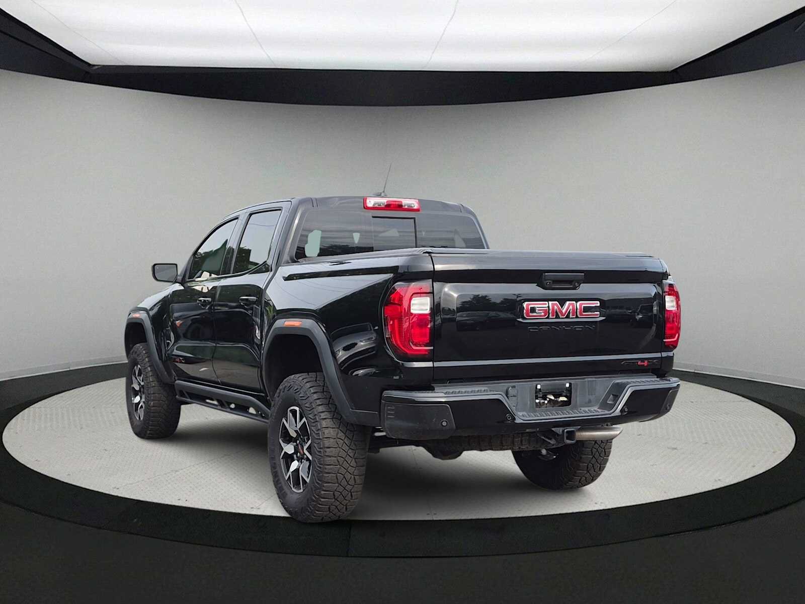 Used 2024 GMC Canyon AT4X AWD/4WD image 6