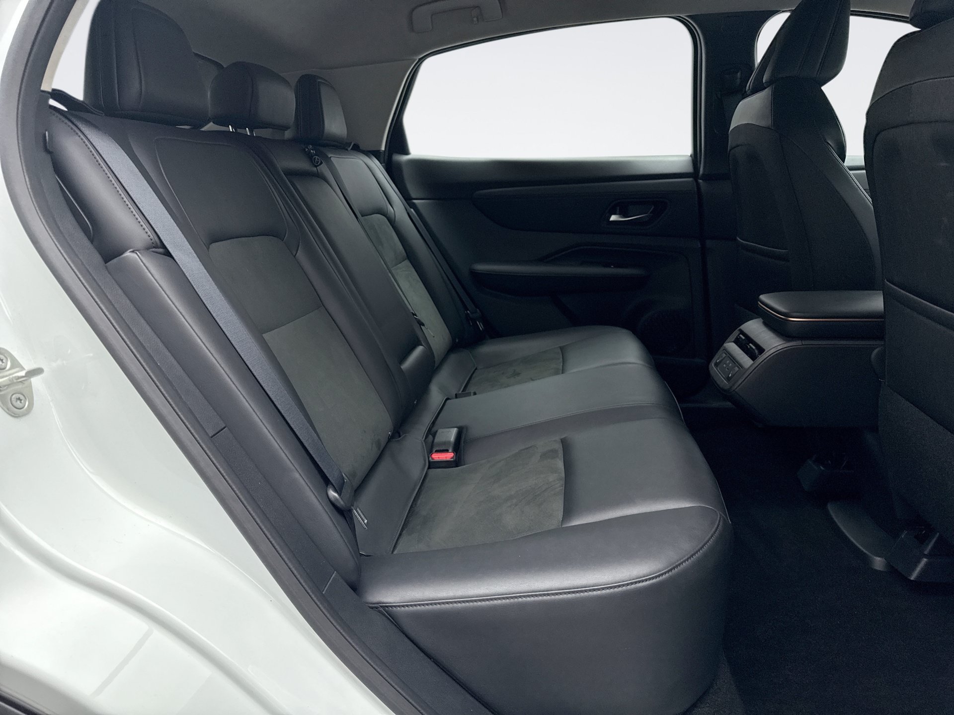 Used 2024 Nissan Ariya AWD image 18