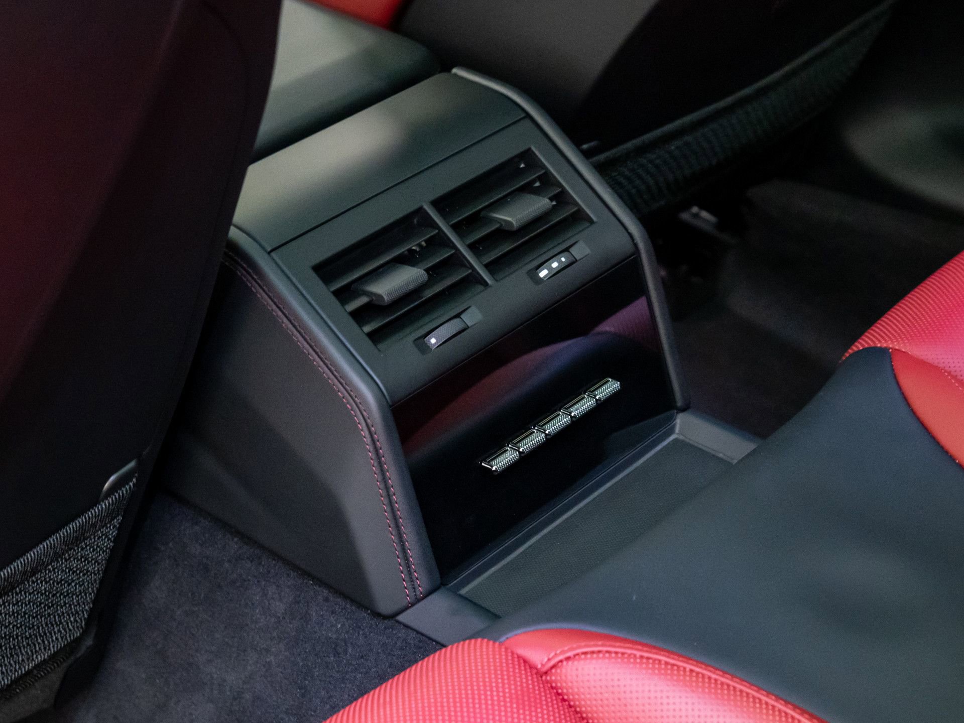 Used 2024 Porsche Panamera image 20