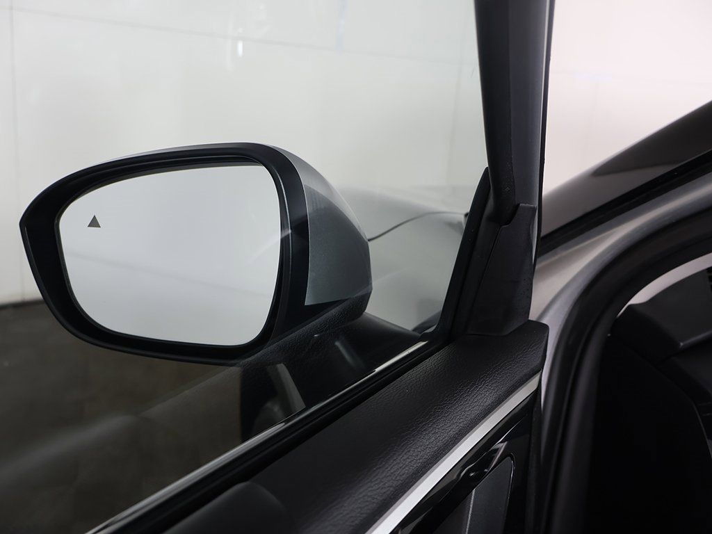 Used 2024 Mitsubishi Outlander SE image 39