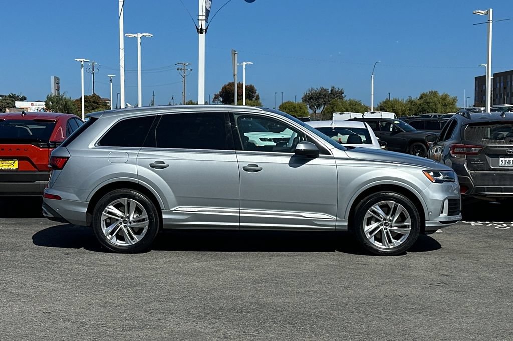 Used 2023 Audi Q7 2.0T Premium w/ Convenience Package AWD/4WD image 3