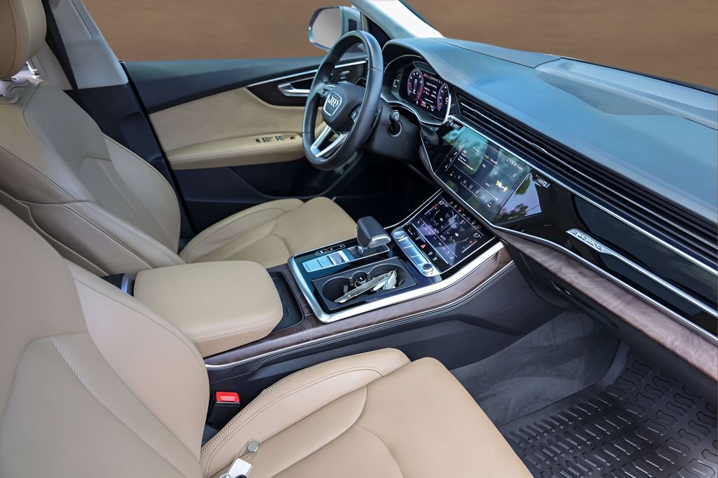 Used 2019 Audi Q8 Prestige w/ Luxury Package AWD/4WD image 29