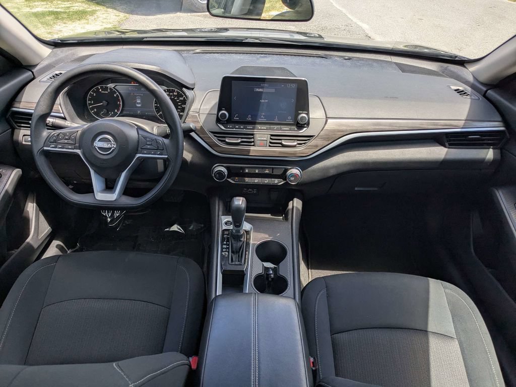 Used 2025 Nissan Altima 2.5 SV FWD image 13