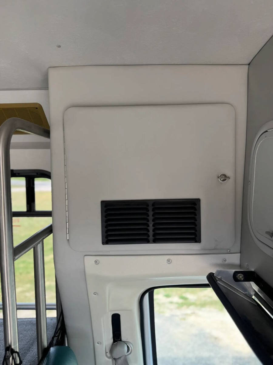 Used 2015 Ford E-350 and Econoline 350 Super Duty RWD image 21