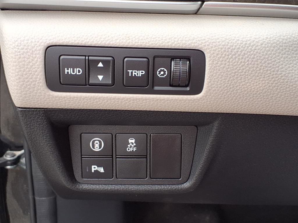 Used 2018 Honda Accord Touring image 17