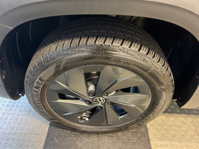 Certified 2025 Volkswagen Taos S FWD image 8