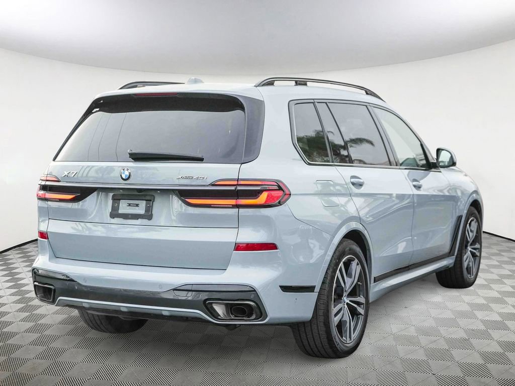 Used 2026 BMW X7 xDrive40i w/ Executive Package image 4