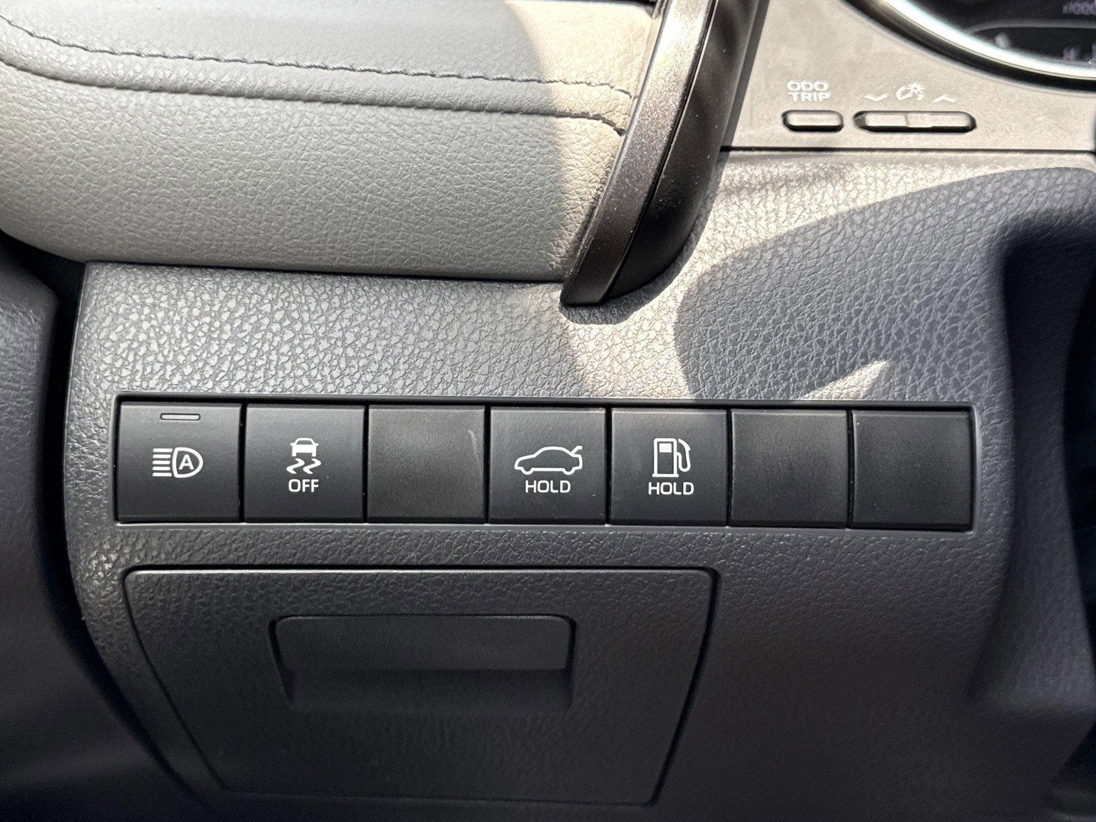 Used 2020 Toyota Camry LE FWD image 16