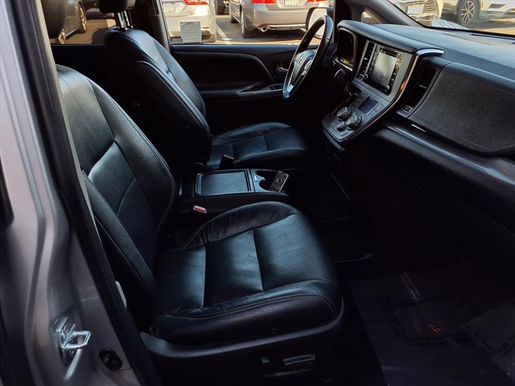 Certified 2019 Toyota Sienna SE Premium image 22