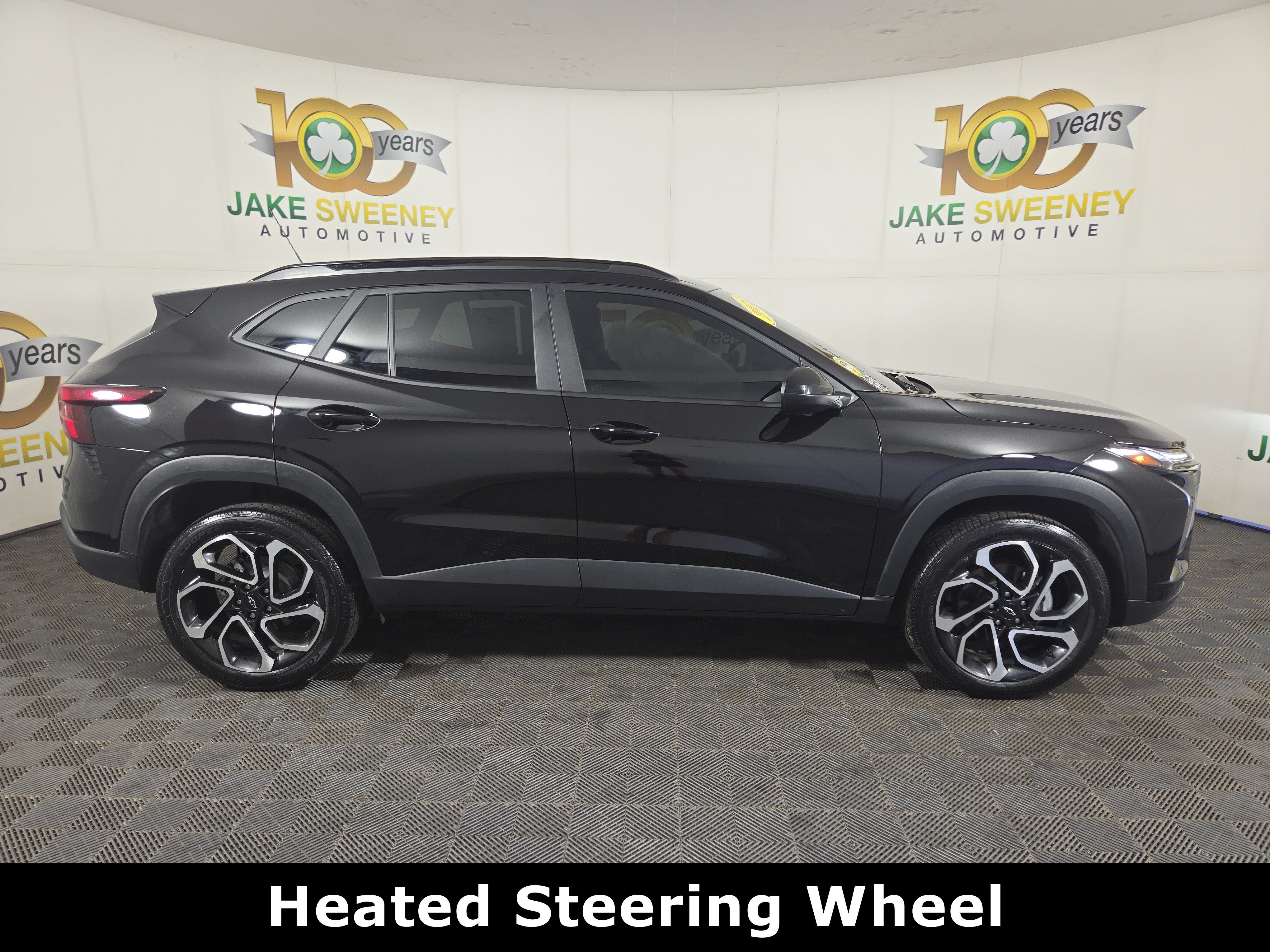Certified 2025 Chevrolet Trax RS w/ Sunroof Package FWD image 10