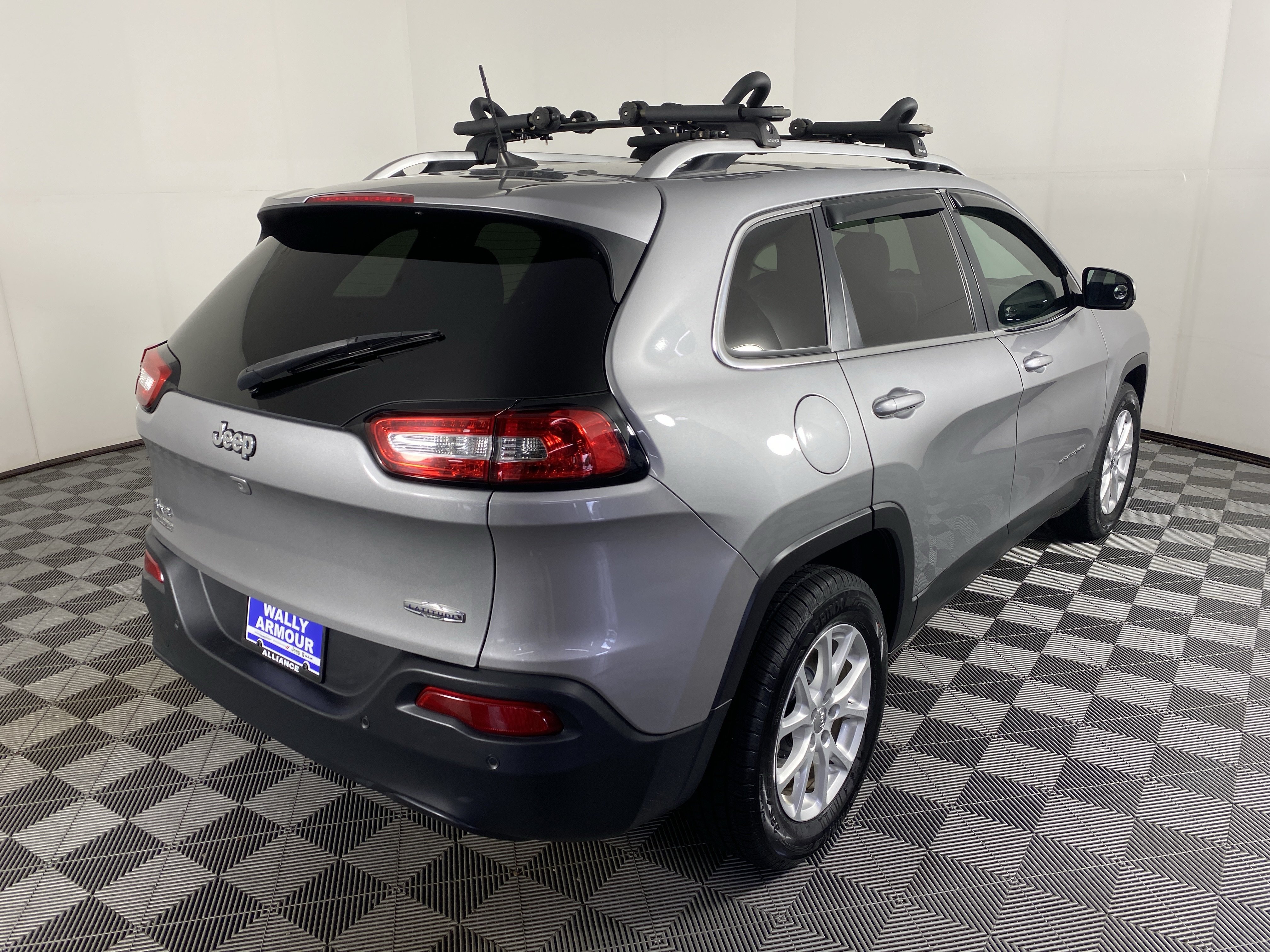 Used 2016 Jeep Cherokee Latitude w/ Safety/Convenience Group AWD/4WD image 6