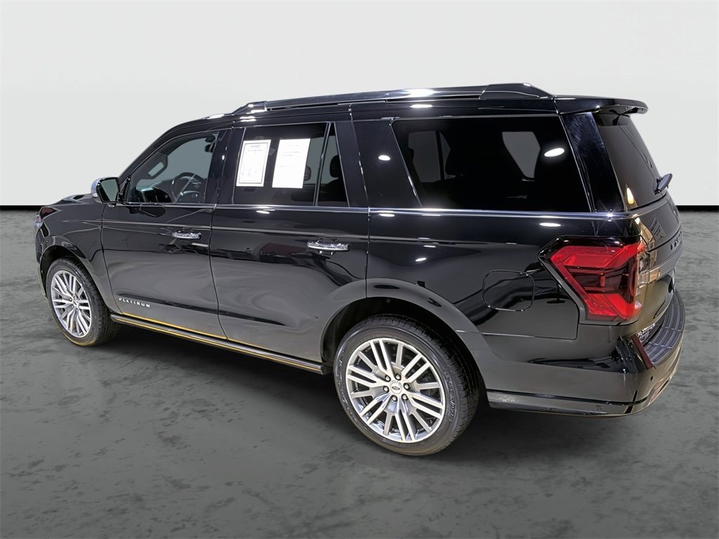 Used 2022 Ford Expedition Platinum image 2