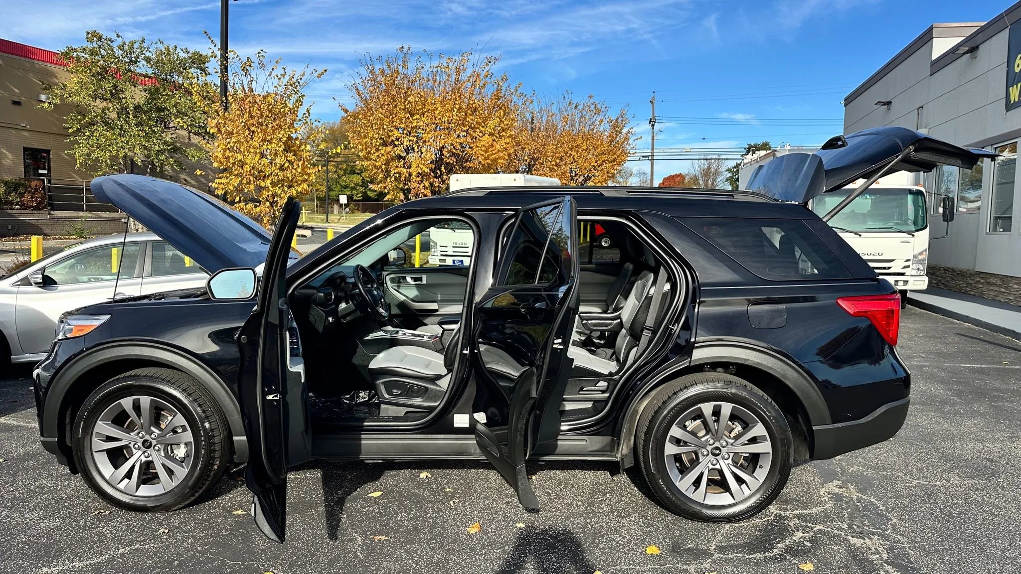 Used 2021 Ford Explorer XLT w/ Equipment Group 202A image 8