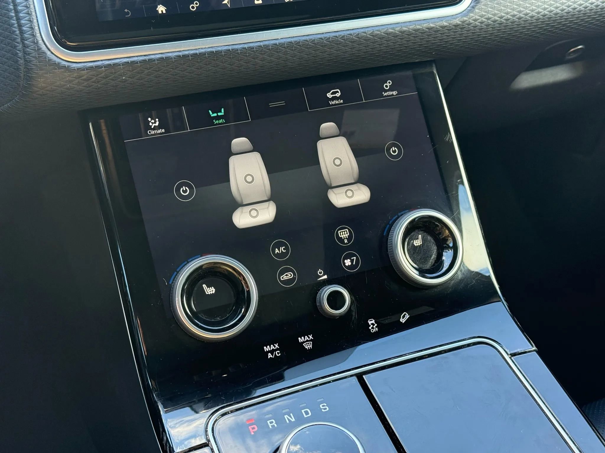 Used 2018 Land Rover Range Rover Velar R-Dynamic SE image 33