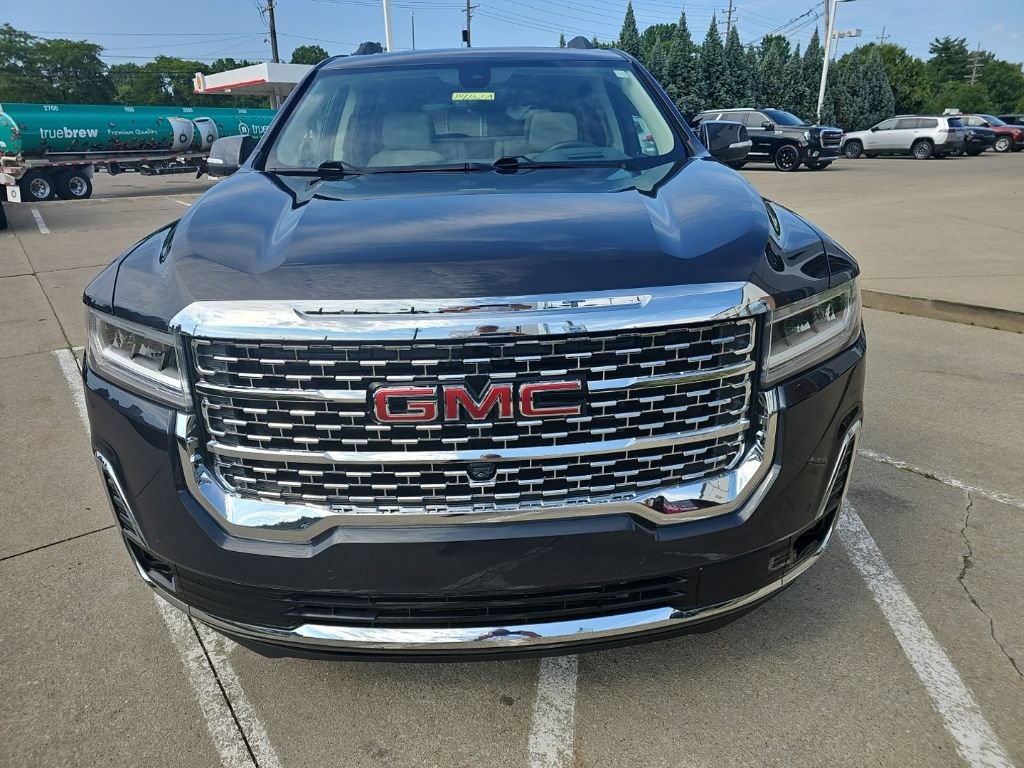 Used 2023 GMC Acadia Denali w/ Denali Ultimate Package AWD/4WD image 5