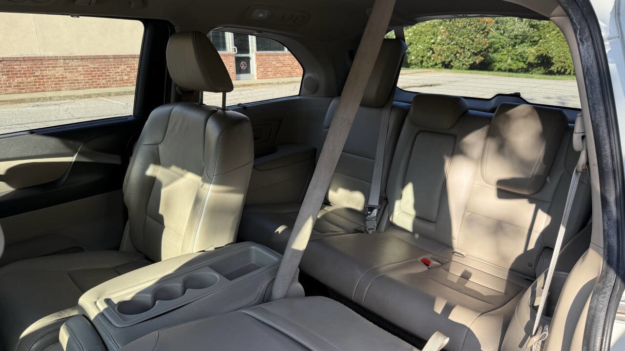 Used 2014 Honda Odyssey Touring Elite image 12