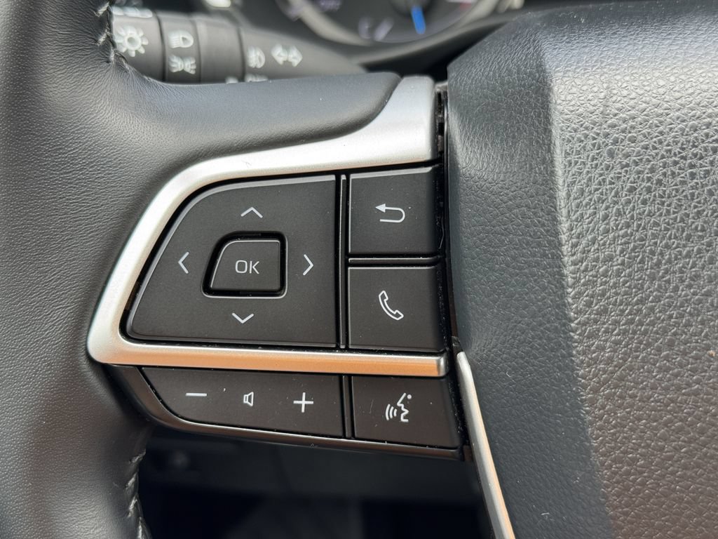 Used 2023 Toyota Highlander XLE AWD/4WD image 24